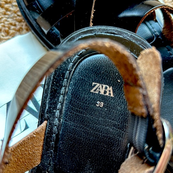 LEATHER CRISSCROSS CAGE SANDALS - Picture 2 of 6